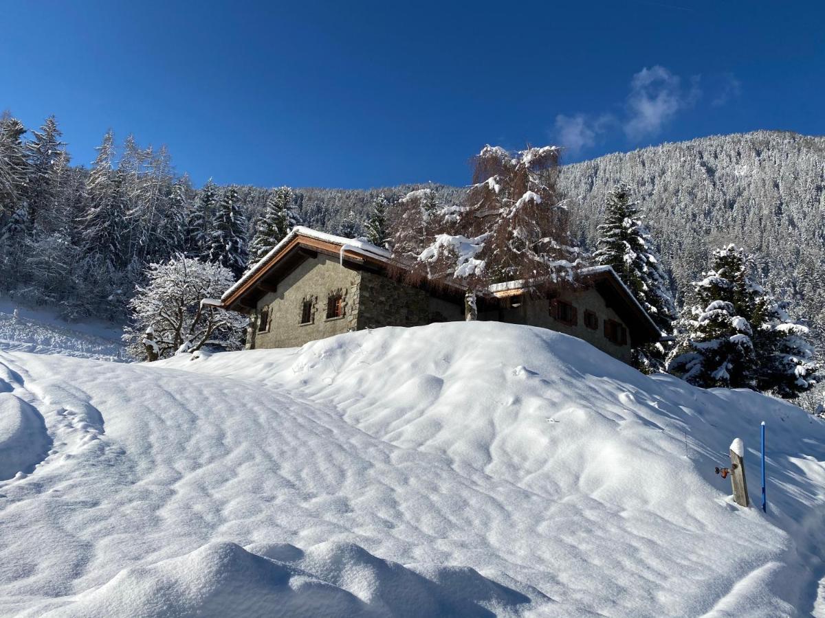 Chalet Falcon - Luxury Swiss Retreat With Hot-Tub Villa Bagnes Exterior foto